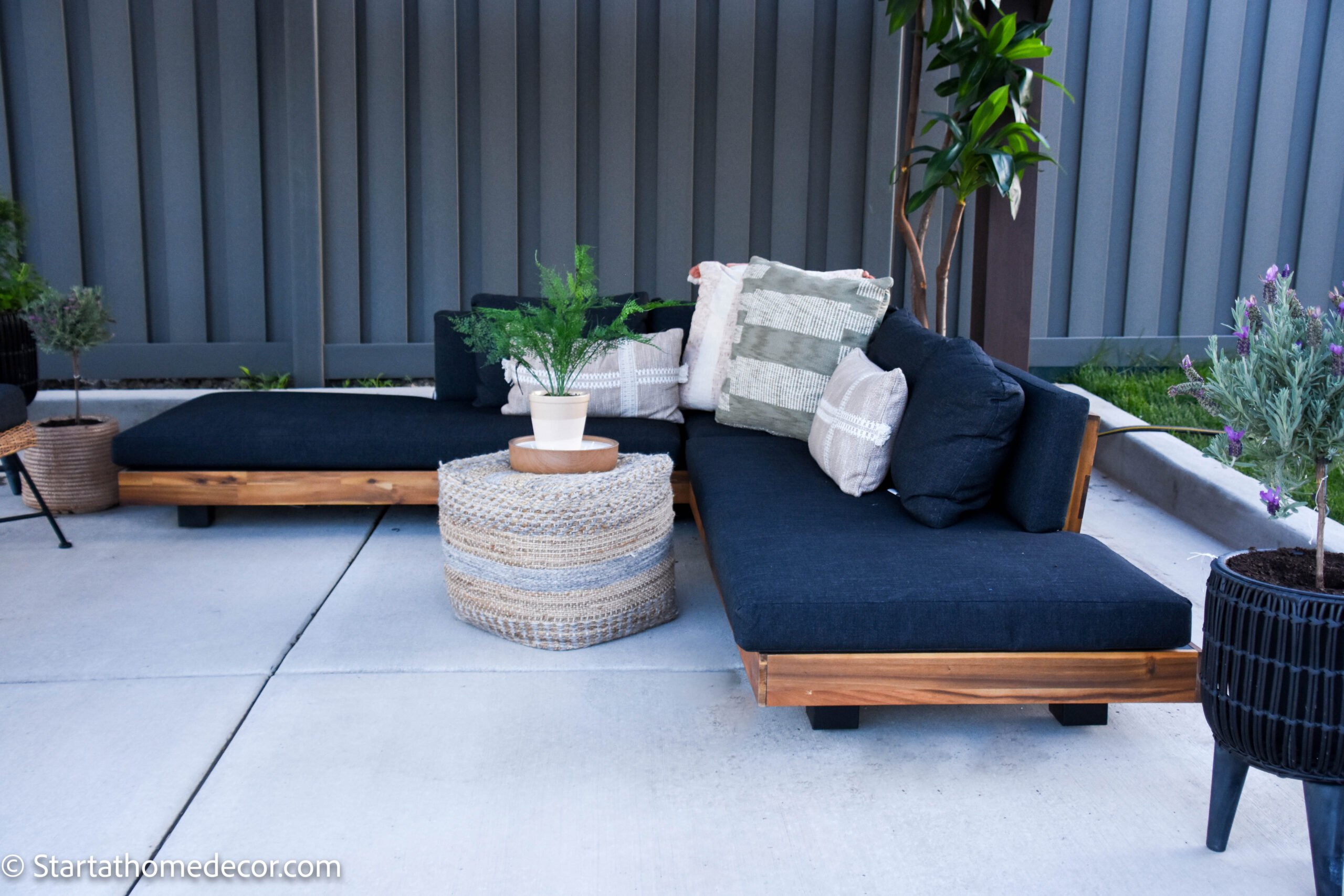 sofa luar ruangan