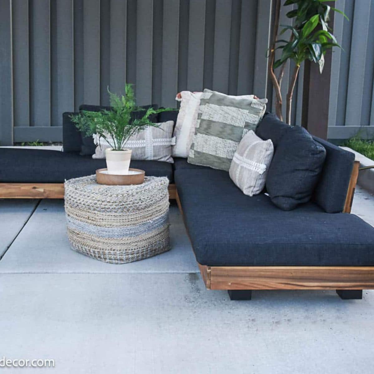 Outdoor Rami Pouf