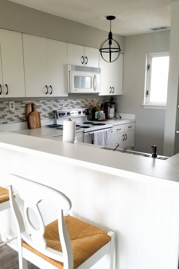 dapur putih dan bartop