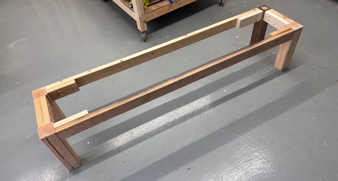 Bench dibingkai