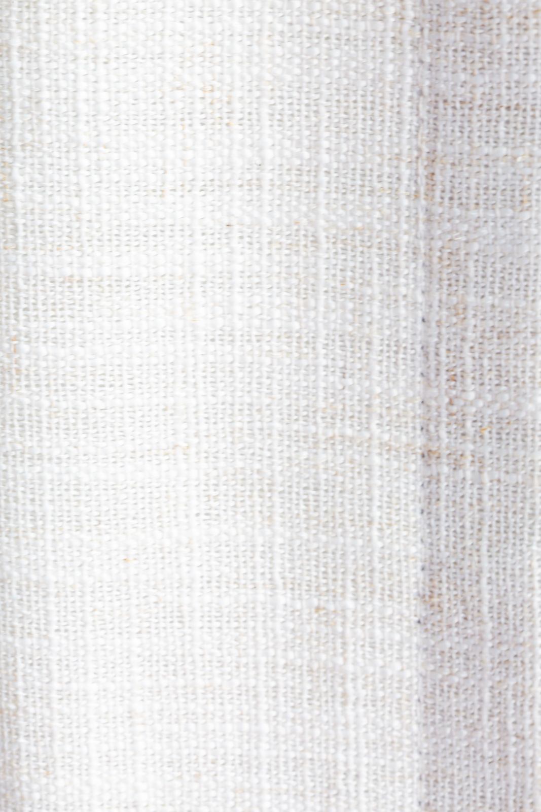 Close Up Menampilkan tekstur tirai linen liz dari twopage