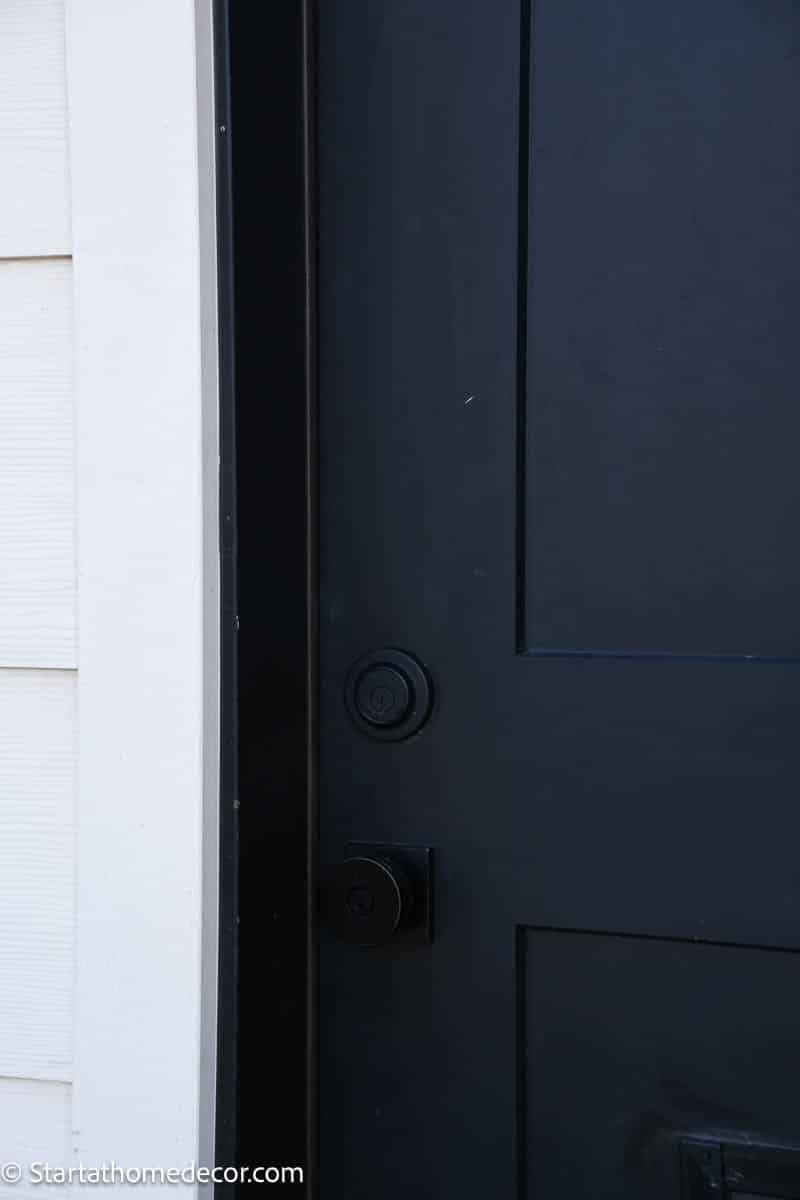 Pintu hitam tricorn