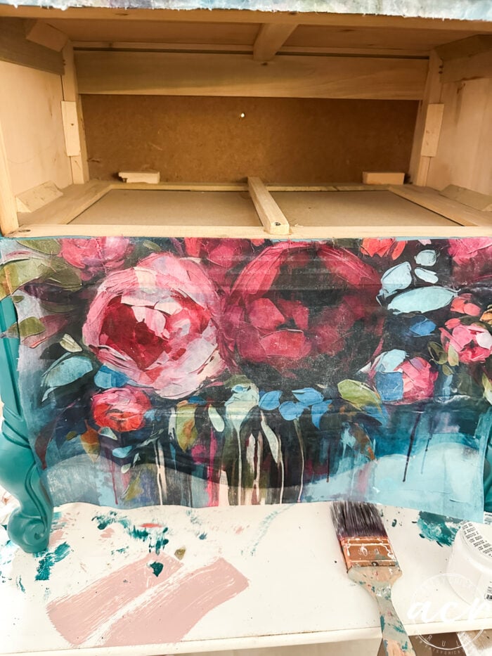 Memotong serat decoupage di bukaan